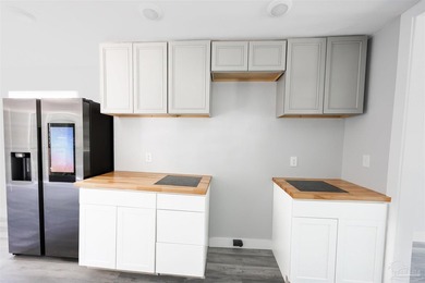 Turnkey and fully renovated! Welcome to 402 Rue Max St., a - photo 18