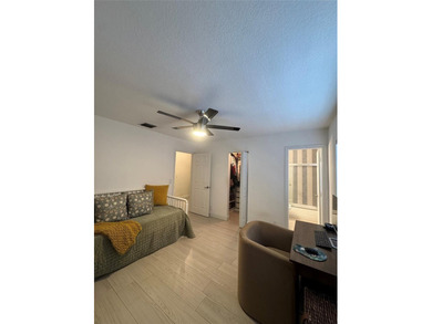 Beautifully renovated townhome in the desirable neighborhood of - photo 18