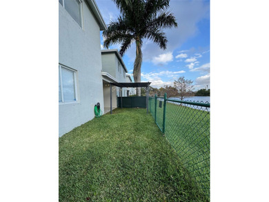 Beautifully renovated townhome in the desirable neighborhood of - photo 20