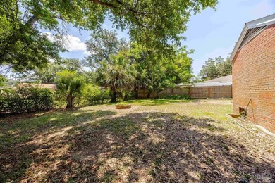Turnkey and fully renovated! Welcome to 402 Rue Max St., a - photo 21