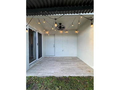 Beautifully renovated townhome in the desirable neighborhood of - photo 22