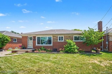 Enjoy waterfront living in this beautifully updated brick ranch - photo 1