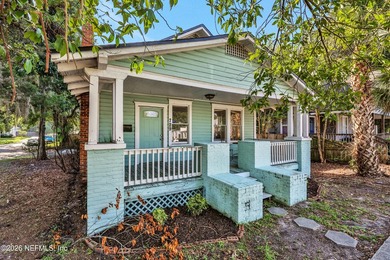 A classic Riverside bungalow, refreshed and ready for its next - photo 3