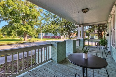 A classic Riverside bungalow, refreshed and ready for its next - photo 8