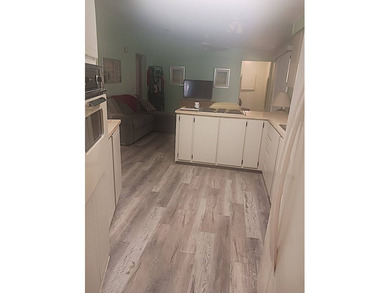 This lovely 1985 (26x52, 1,352 sq. ft.) Coro manufactured home - photo 11
