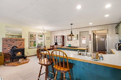 Impeccably maintained 3-bedroom, 2-bath lakefront residence - photo 11