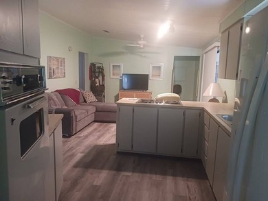 This lovely 1985 (26x52, 1,352 sq. ft.) Coro manufactured home - photo 12