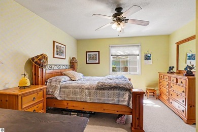 Impeccably maintained 3-bedroom, 2-bath lakefront residence - photo 14