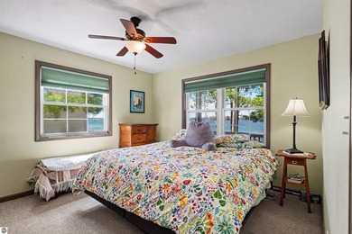 Impeccably maintained 3-bedroom, 2-bath lakefront residence - photo 15