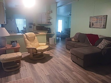 This lovely 1985 (26x52, 1,352 sq. ft.) Coro manufactured home - photo 17