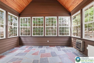 Welcome to your lakefront retreat in the heart of the Poconos - photo 18