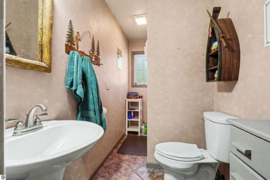 Impeccably maintained 3-bedroom, 2-bath lakefront residence - photo 18