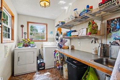 Impeccably maintained 3-bedroom, 2-bath lakefront residence - photo 20
