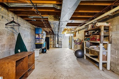 Impeccably maintained 3-bedroom, 2-bath lakefront residence - photo 21