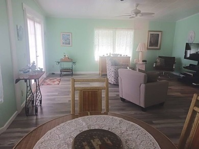 This lovely 1985 (26x52, 1,352 sq. ft.) Coro manufactured home - photo 23