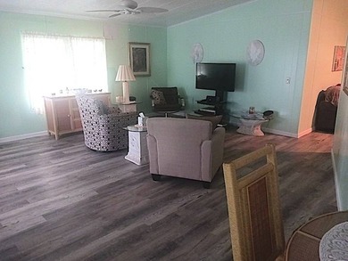 This lovely 1985 (26x52, 1,352 sq. ft.) Coro manufactured home - photo 24