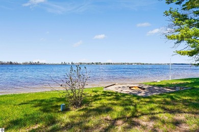 Impeccably maintained 3-bedroom, 2-bath lakefront residence - photo 25