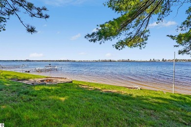 Impeccably maintained 3-bedroom, 2-bath lakefront residence - photo 26