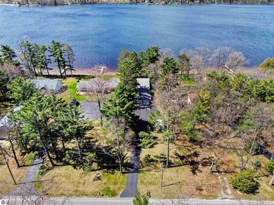 Impeccably maintained 3-bedroom, 2-bath lakefront residence - photo 29