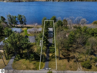 Impeccably maintained 3-bedroom, 2-bath lakefront residence - photo 30