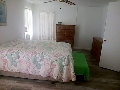 This lovely 1985 (26x52, 1,352 sq. ft.) Coro manufactured home - photo 32
