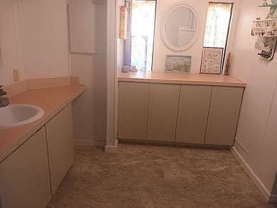 This lovely 1985 (26x52, 1,352 sq. ft.) Coro manufactured home - photo 34