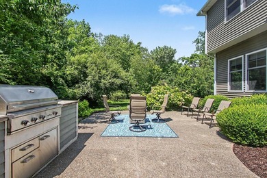 Welcome to this spacious 5-bedroom home showcasing high-end - photo 44
