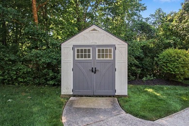 Welcome to this spacious 5-bedroom home showcasing high-end - photo 45