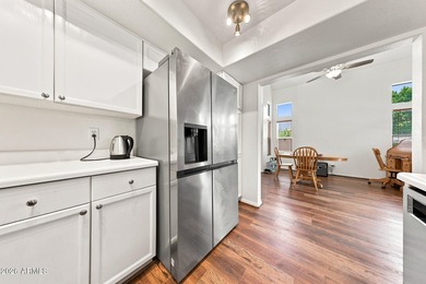 Beautiful townhome in the sought after neighborhood of The - photo 5