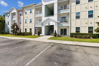 Welcome home to this refreshed first-floor 2-bedroom, 2-bath - photo 1