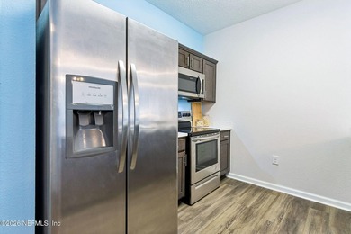 Welcome home to this refreshed first-floor 2-bedroom, 2-bath - photo 9