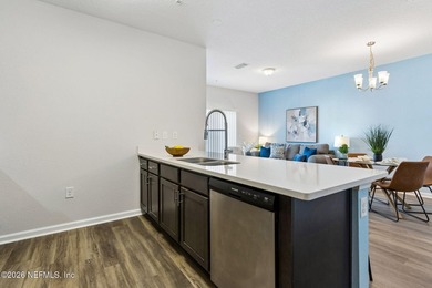 Welcome home to this refreshed first-floor 2-bedroom, 2-bath - photo 10