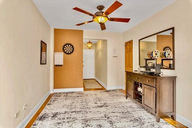 Oversized and bright two bedroom, one bathroom corner apartment - photo 2