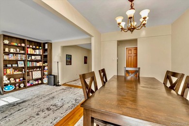 Oversized and bright two bedroom, one bathroom corner apartment - photo 5