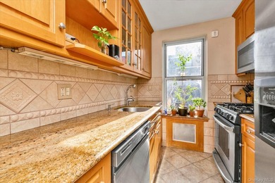 Oversized and bright two bedroom, one bathroom corner apartment - photo 7