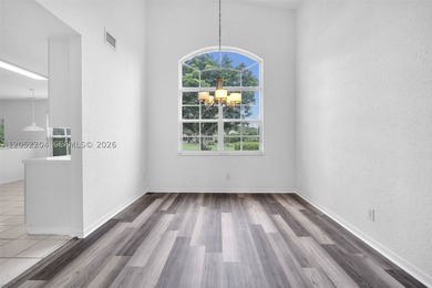 Superb 4 bedroom golf front home - with extra small loft, 3 full - photo 4