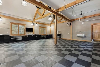 Welcome to this extraordinary Estate, featuring a custom built - photo 47