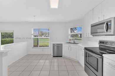 Superb 4 bedroom golf front home - with extra small loft, 3 full - photo 8