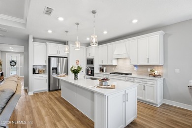 This nearly new, beautifully upgraded 3-bedroom, 2.5-bath home - photo 8