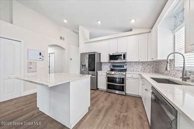 Showpiece Upgrades - Prime Cul-de-Sac Waterfront - Move-In Ready - photo 11