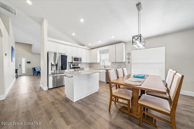Showpiece Upgrades - Prime Cul-de-Sac Waterfront - Move-In Ready - photo 12
