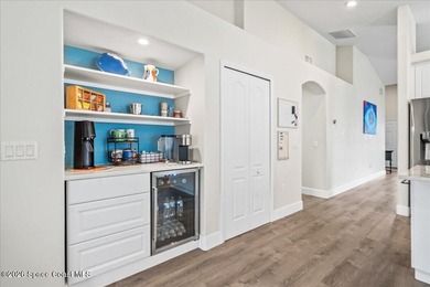 Showpiece Upgrades - Prime Cul-de-Sac Waterfront - Move-In Ready - photo 14