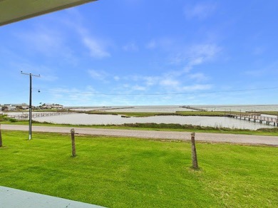 Welcome to your dream waterfront retreat, famously featured on - photo 15