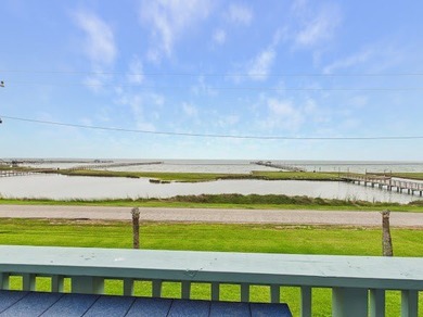 Welcome to your dream waterfront retreat, famously featured on - photo 18