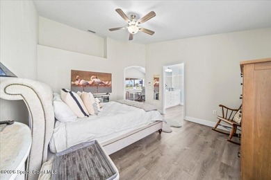 Showpiece Upgrades - Prime Cul-de-Sac Waterfront - Move-In Ready - photo 19