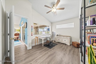 Showpiece Upgrades - Prime Cul-de-Sac Waterfront - Move-In Ready - photo 21