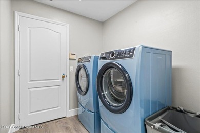 Showpiece Upgrades - Prime Cul-de-Sac Waterfront - Move-In Ready - photo 27