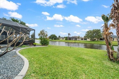 Showpiece Upgrades - Prime Cul-de-Sac Waterfront - Move-In Ready - photo 31