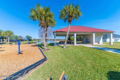Showpiece Upgrades - Prime Cul-de-Sac Waterfront - Move-In Ready - photo 44