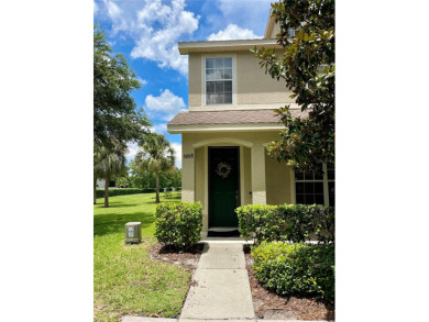 (private lake, pond, creek) Townhome/Townhouse For Sale in Pinellas Park Florida